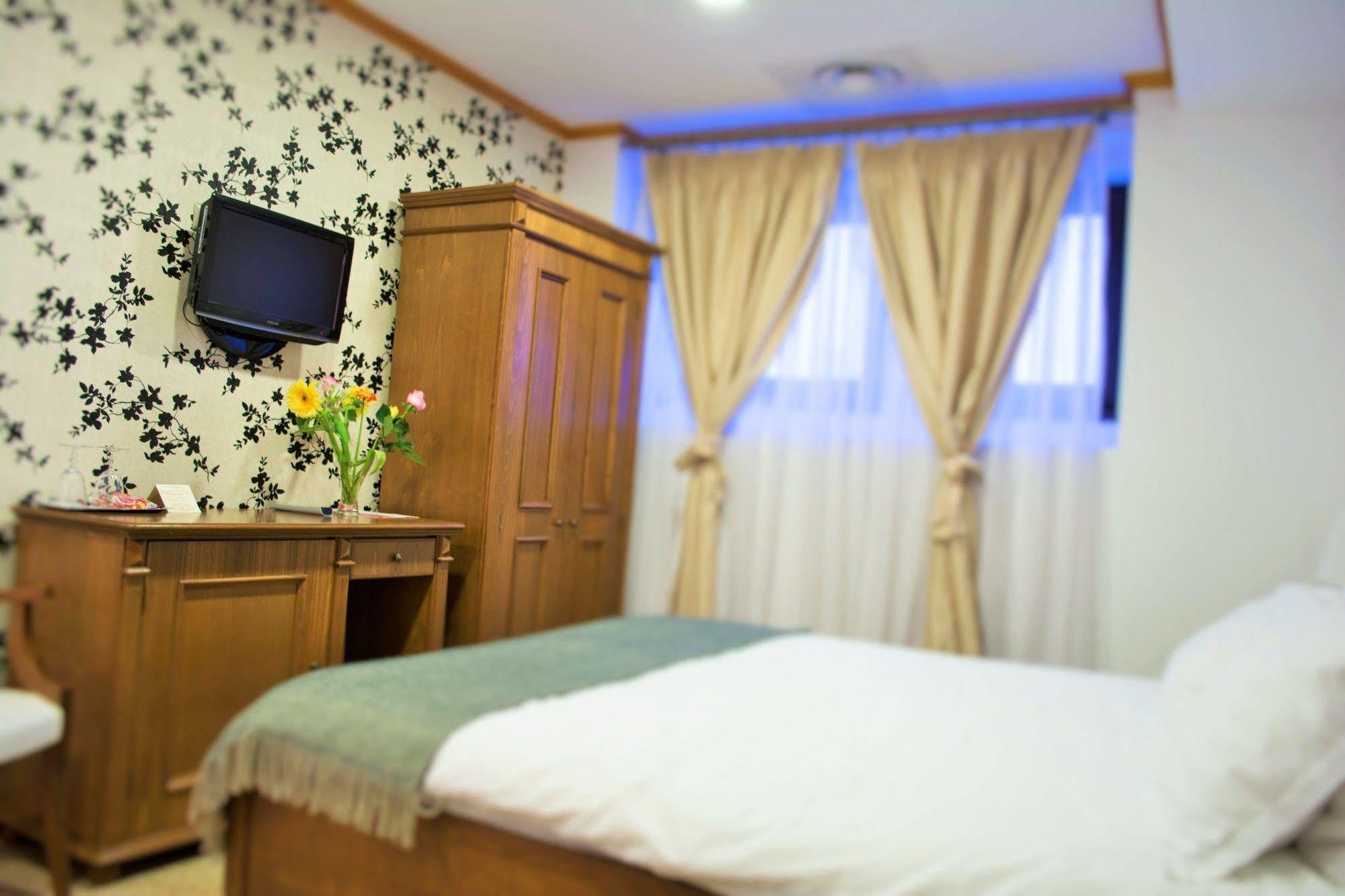 فندق Dbh بوخارست المظهر الخارجي الصورة